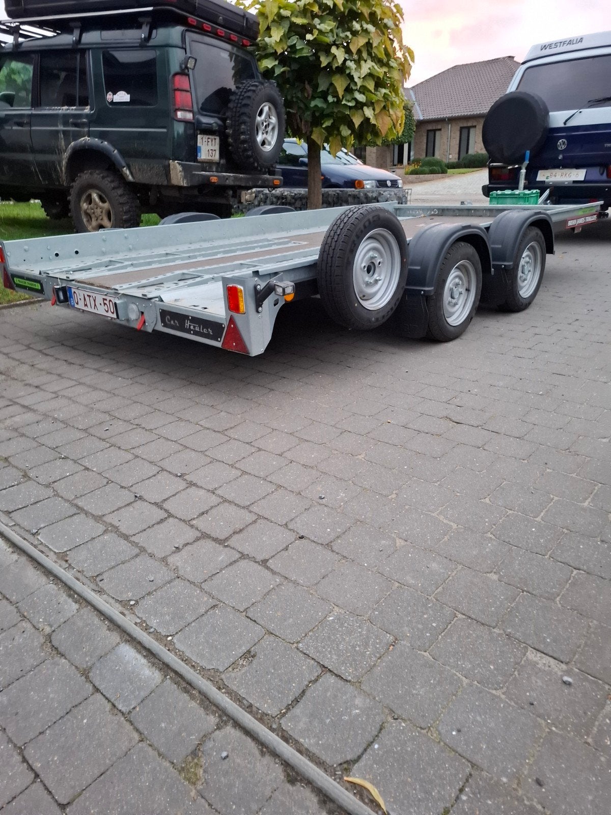 brain James
2700 kg
leeg gewicht 600 kg
bj 21
ook mogelijk t, Ophalen