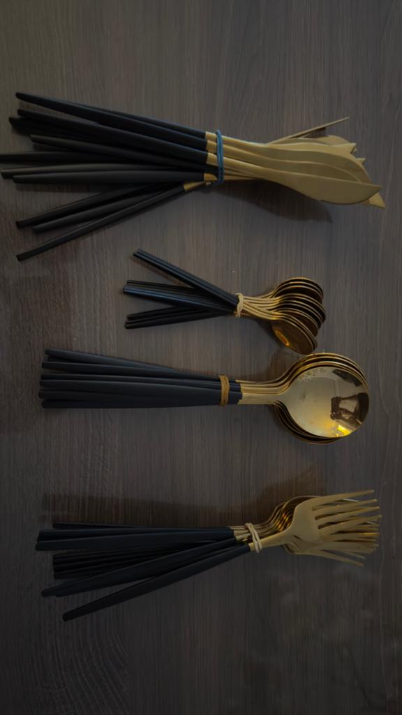 Set de couverts noirs et dorés – 12 pièces de chaque, Enlèvement ou Envoi, Comme neuf