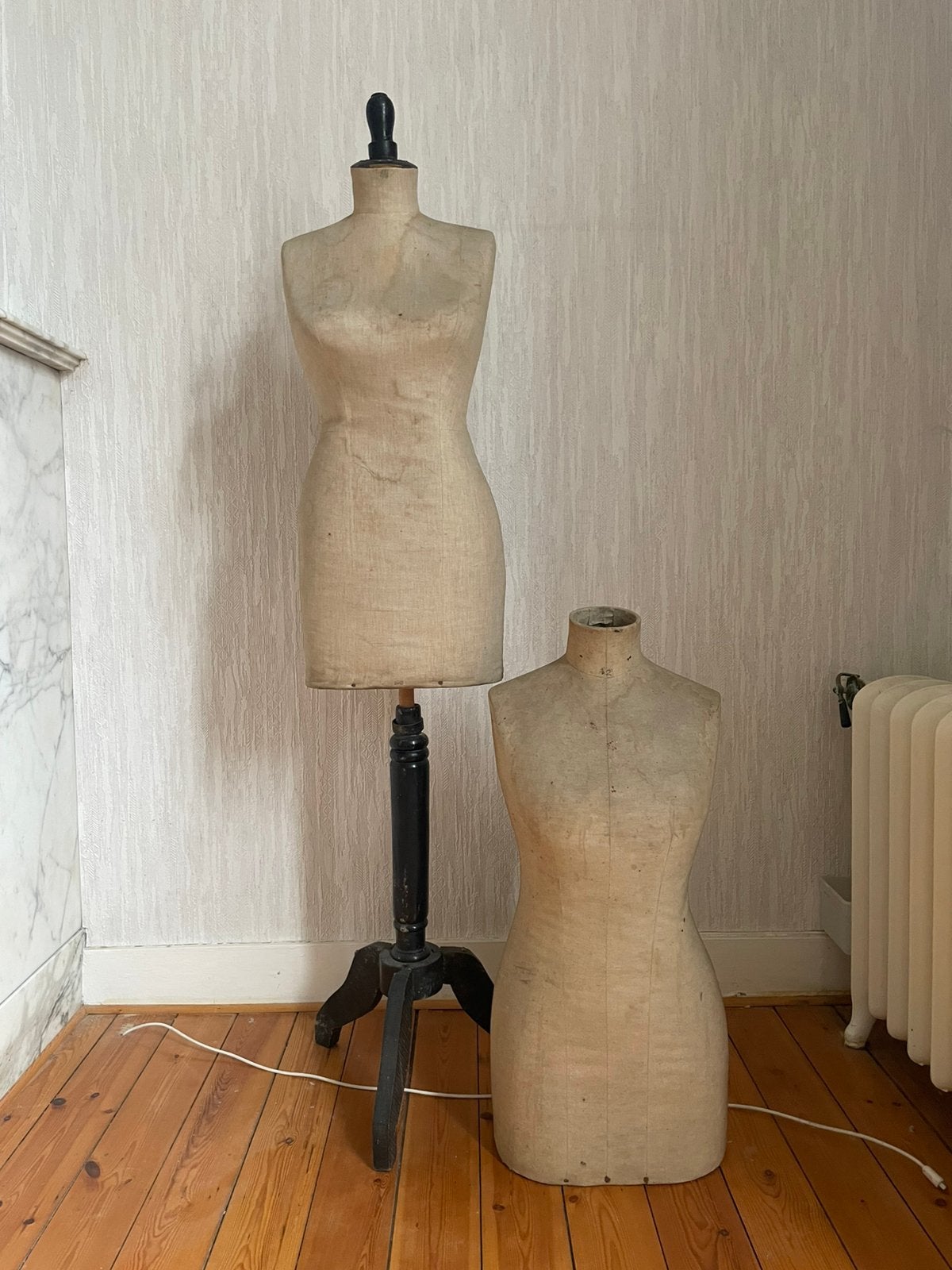2 antieke vintage paspoppen met sokkel, Ophalen, Paspop