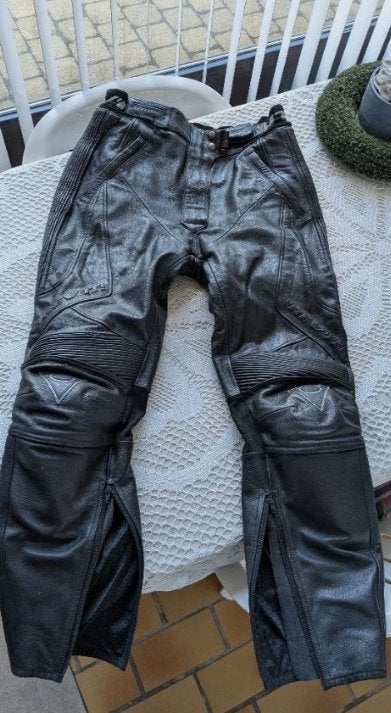 Pantalon de moto en cuir Rev'it taille XL pour homme, Motos, Seconde main, Enlèvement ou Envoi, Pantalon | cuir, Hommes