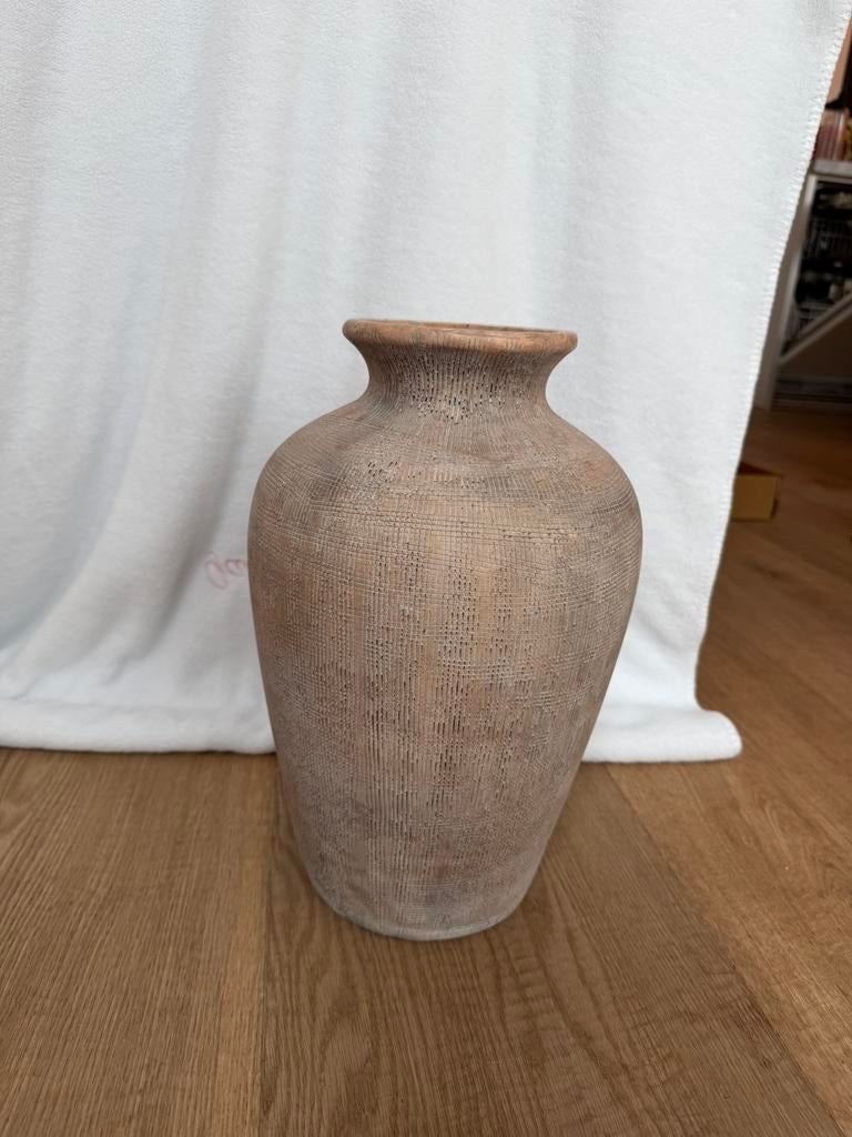 Vaas in keramiek in afgewassen terracotta stijl, 34cm hoog, Huis en Inrichting, Ophalen, Zo goed als nieuw
