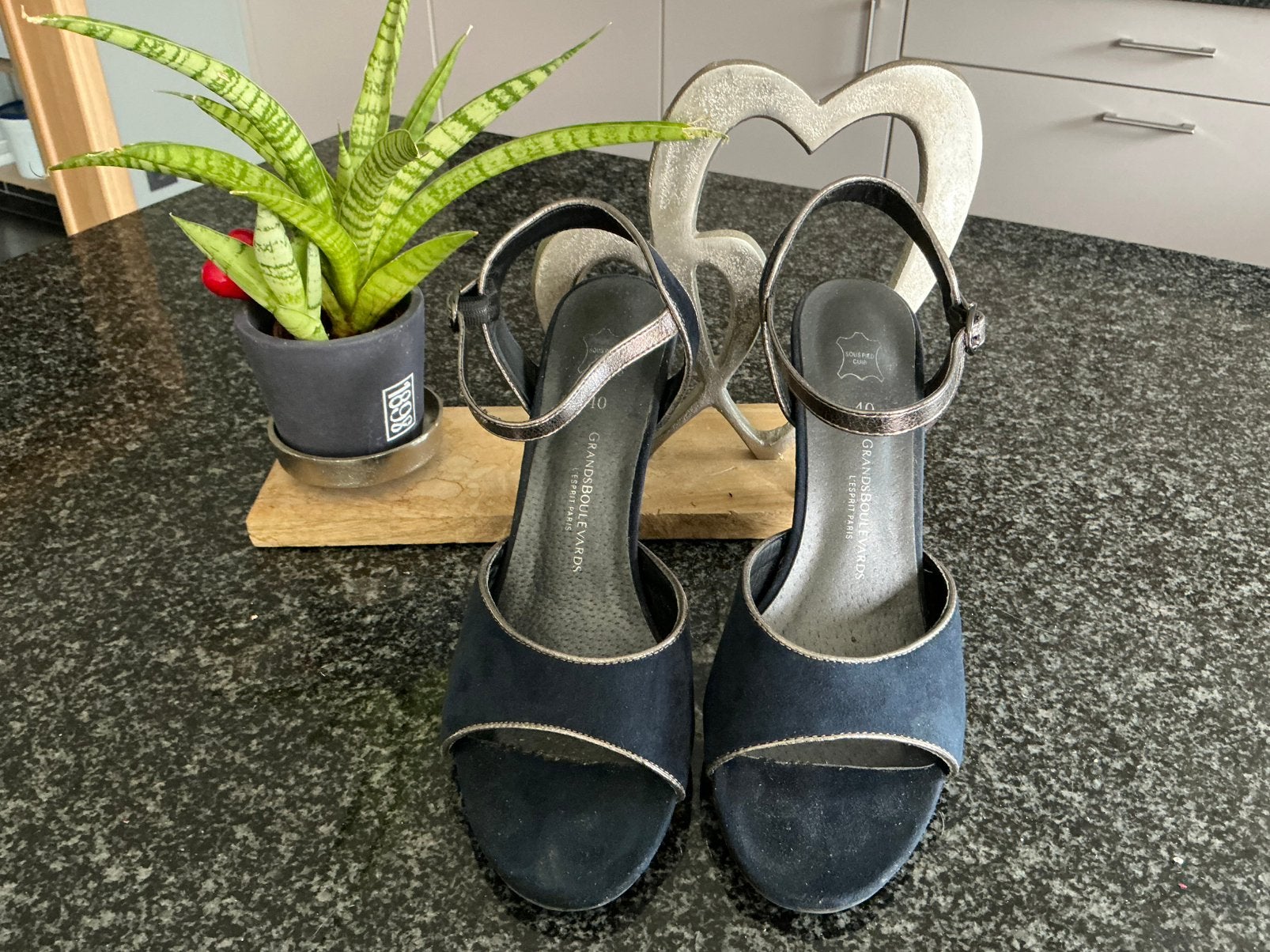 Sandales taille 40, Vêtements | Femmes, Chaussures, Enlèvement ou Envoi, Comme neuf, Bleu, Chaussures basses