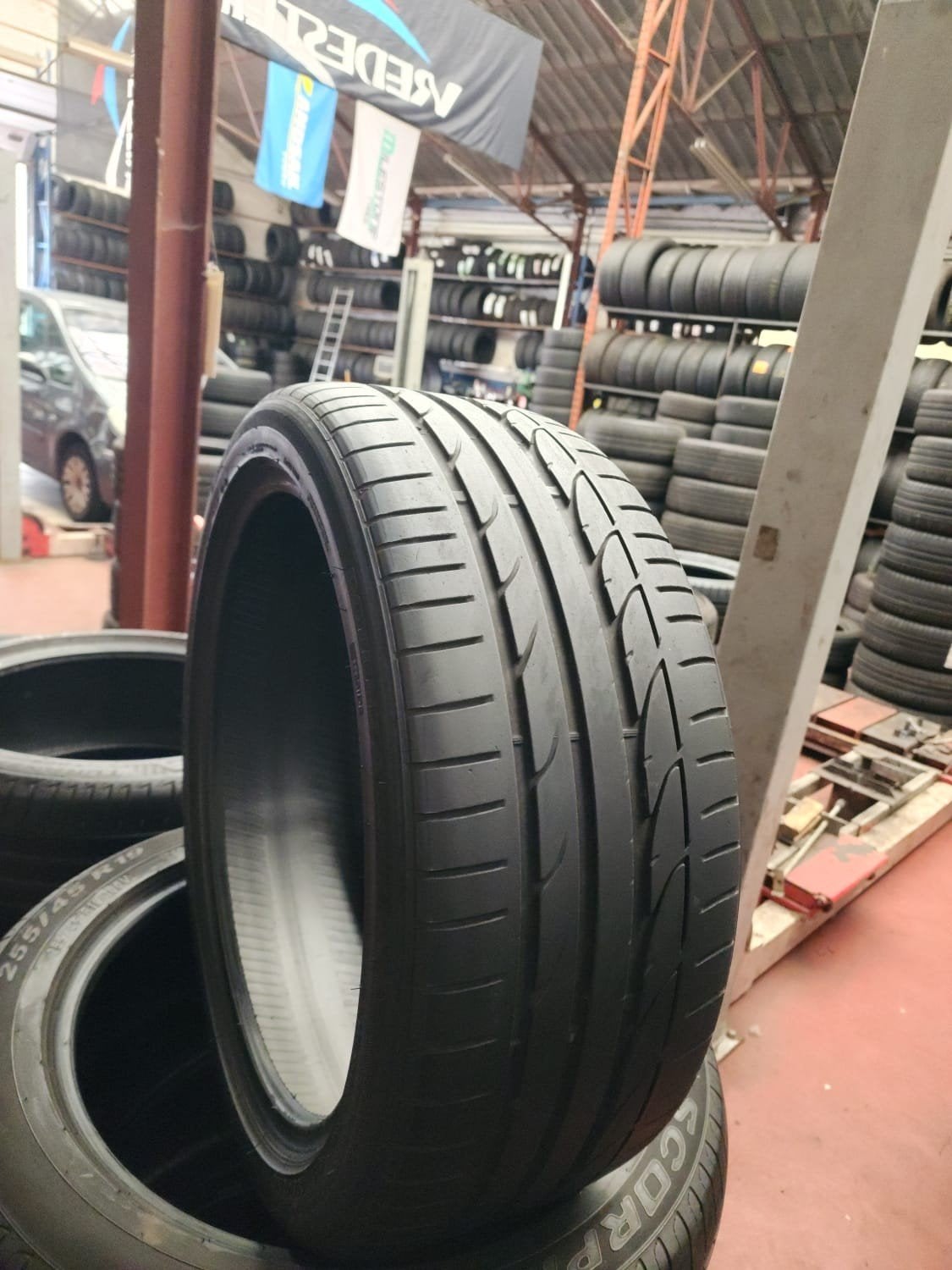 235/40R19 Bridgestone top qualité avec montage et équilibrag, Autos : Pièces & Accessoires, Enlèvement