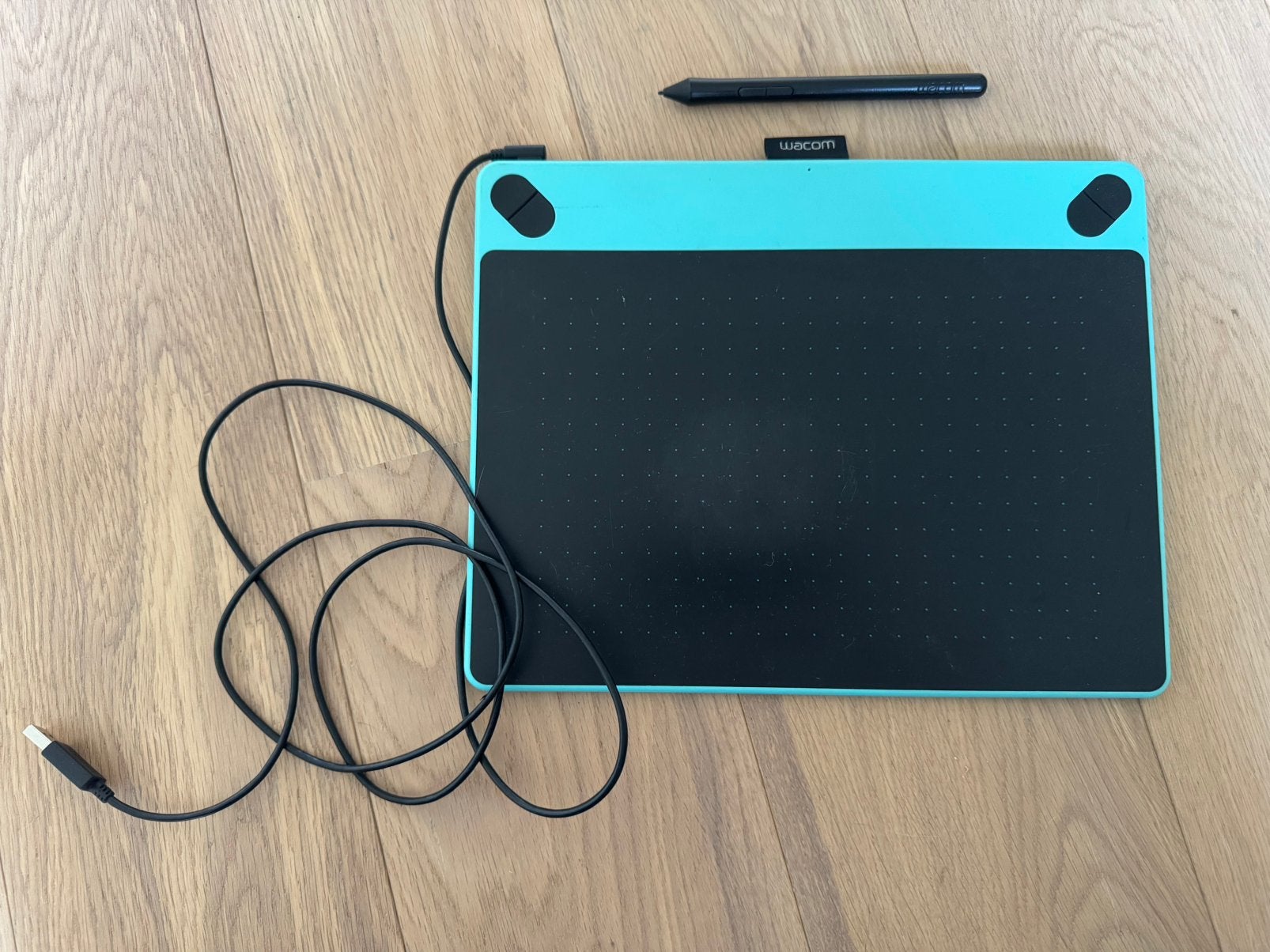 Wacom Intuos Medium Tekentablet – Turkoois & Zwart, Ophalen of Verzenden, Multi-touch, Gebruikt, Bedraad