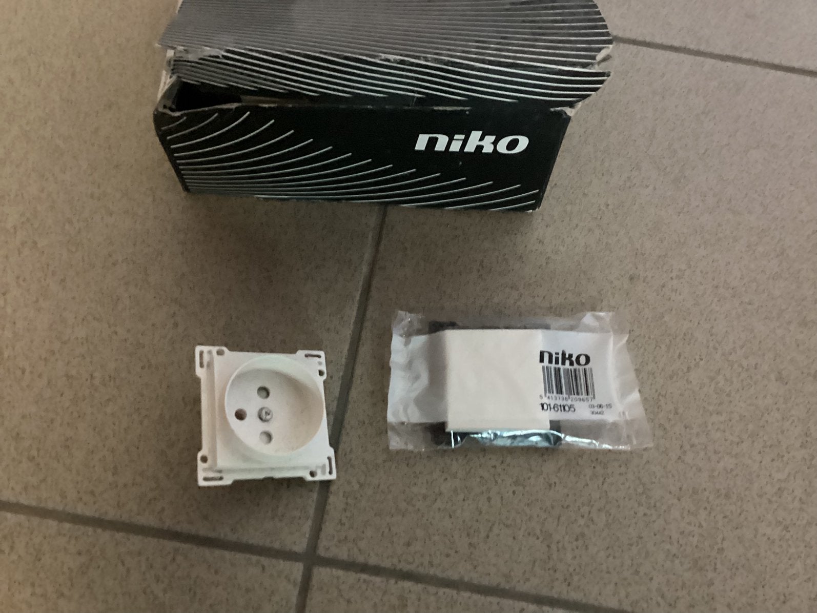 Nieuw Niko materiaal,  4 loten, zie beschrijving., Bricolage & Construction, Électricité & Câbles, Comme neuf, Interrupteur, Interrupteur