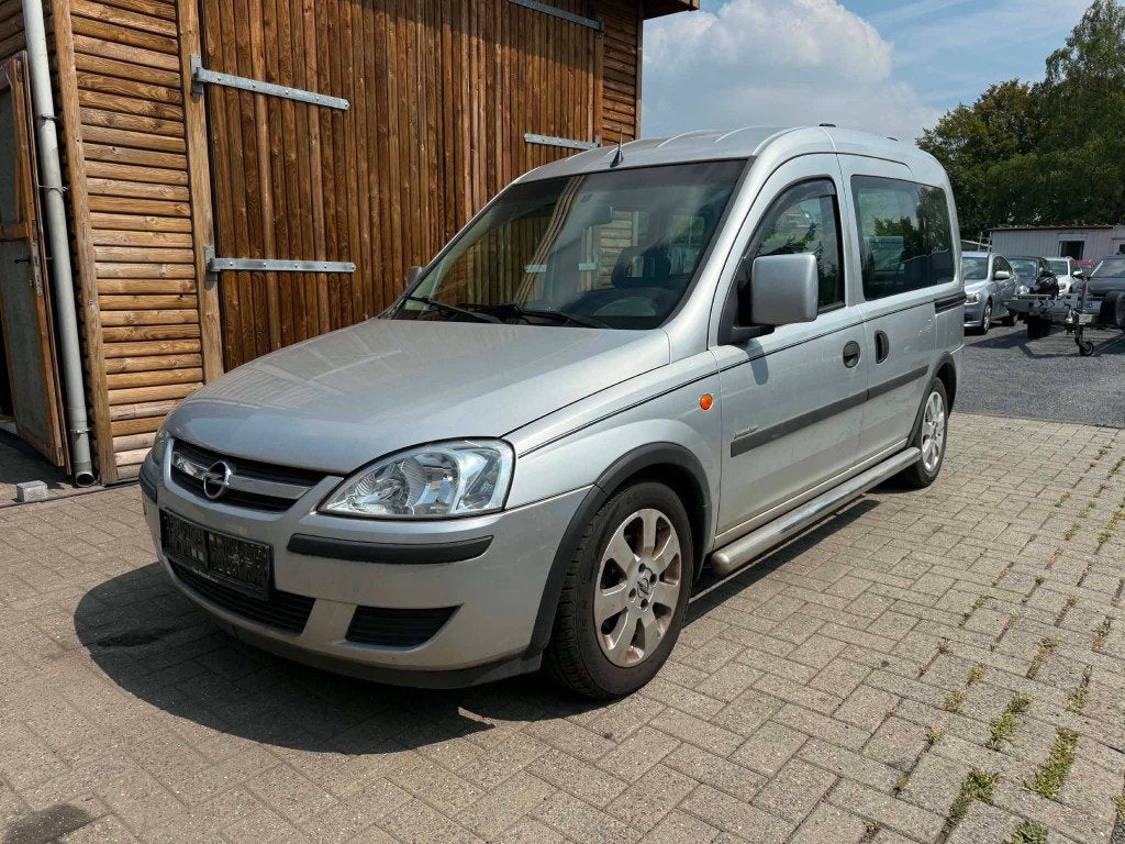 Opel Combo 1.3 diesel 2006 55kw, Autos, https://public.car-pass.be/vhr/b8b1a531-ff8c-4da7-87d2-257c280b36b0, Achat, Entreprise