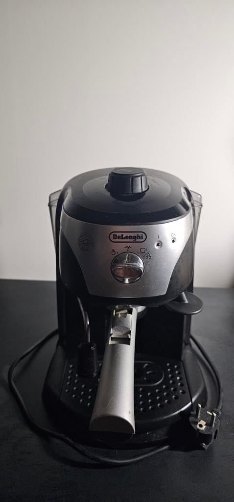 Appareil à café Delonghi, 2 tot 4 kopjes, Ophalen, Gebruikt, Gemalen koffie