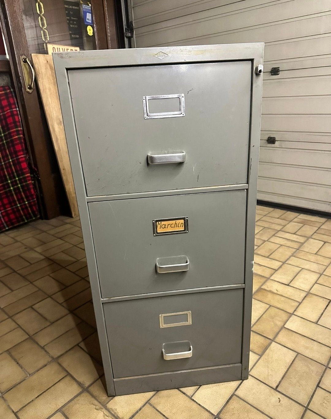 Armoire metallique a tiroir, Enlèvement