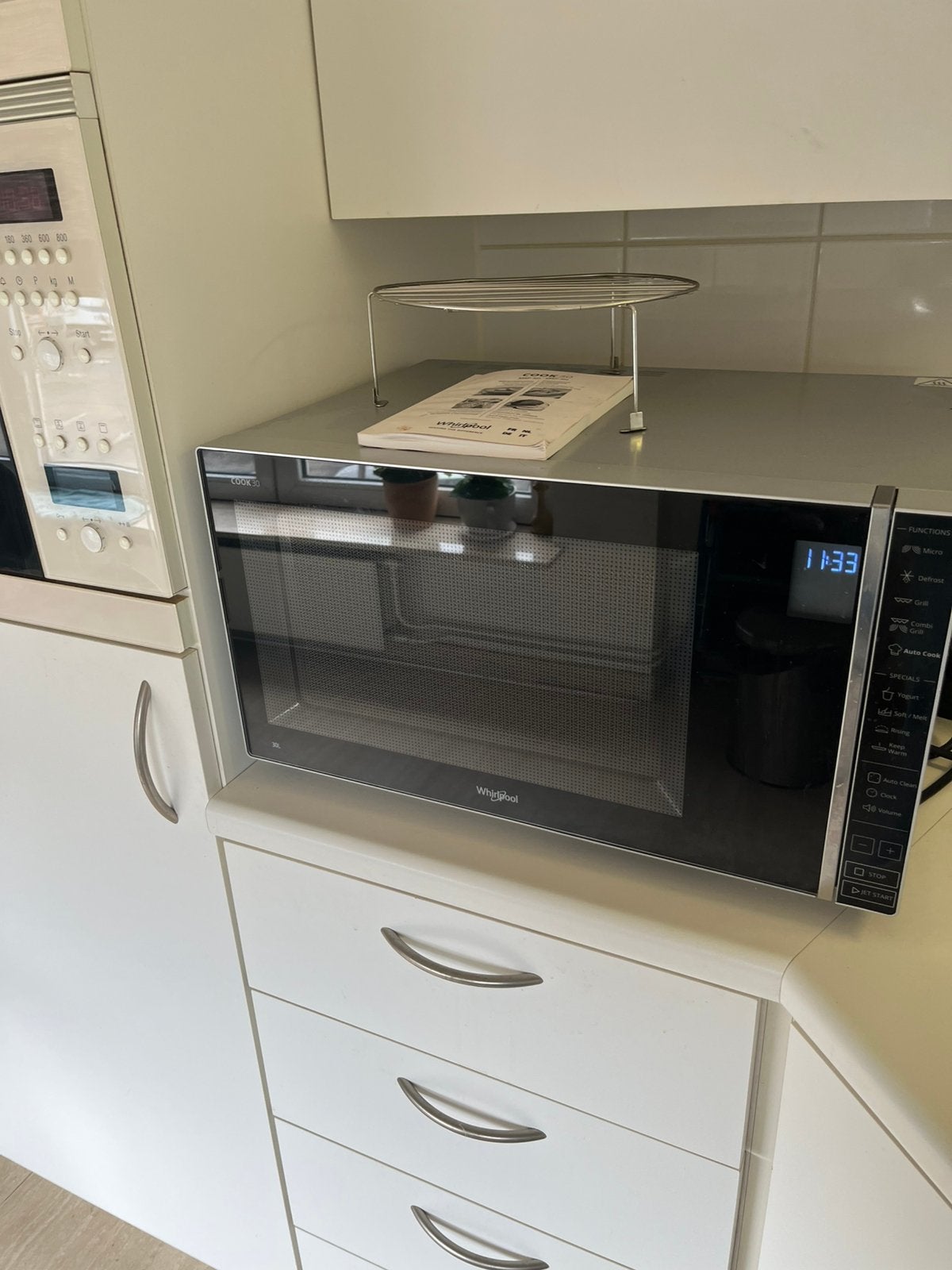 Combi microgolfoven met grill, Elektronische apparatuur, Microgolfovens, Ophalen, Zo goed als nieuw, Grill, Microgolfoven