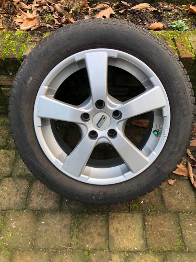 Winterbanden Pirelli, Auto-onderdelen, Banden en Velgen, Ophalen, Gebruikt, Velg(en), 16 inch