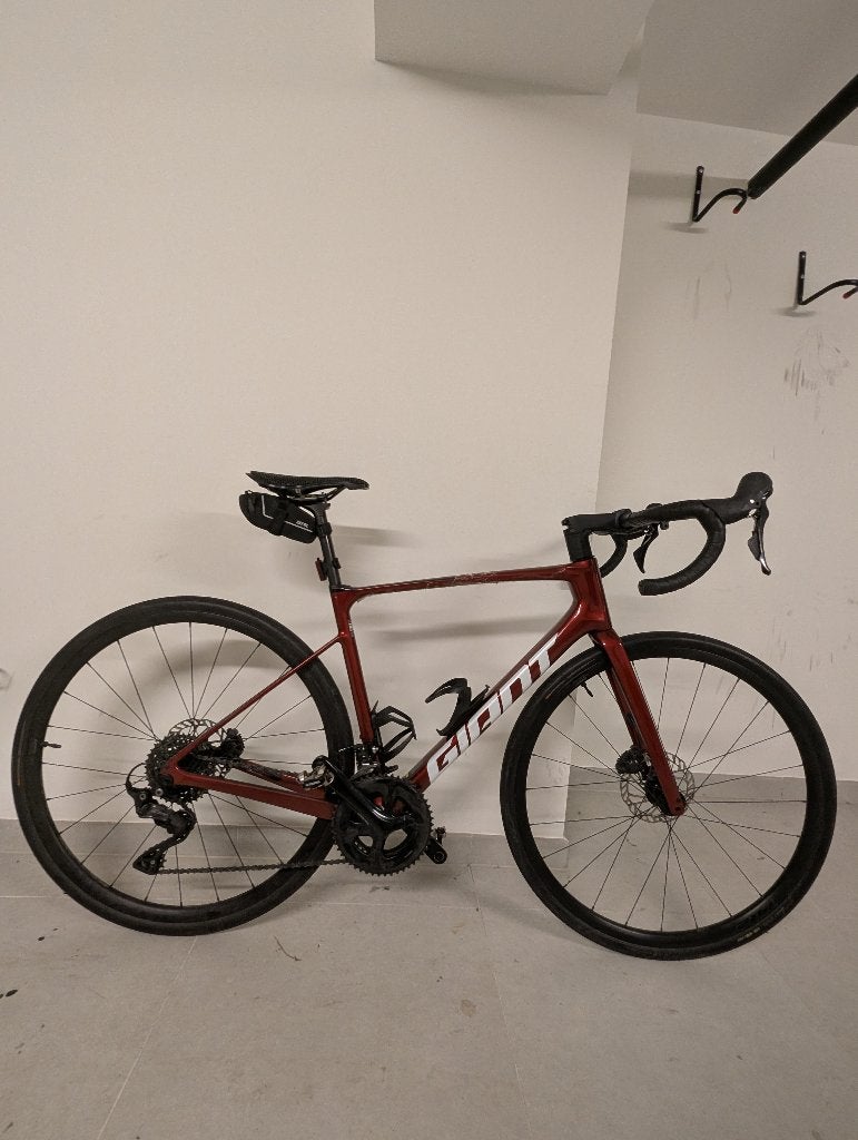 Giant Defy Advanced 2 2025 — Maat M — Carbon — Shimano 105, Fietsen en Brommers, Ophalen, 10 tot 15 versnellingen, Giant, Zo goed als nieuw