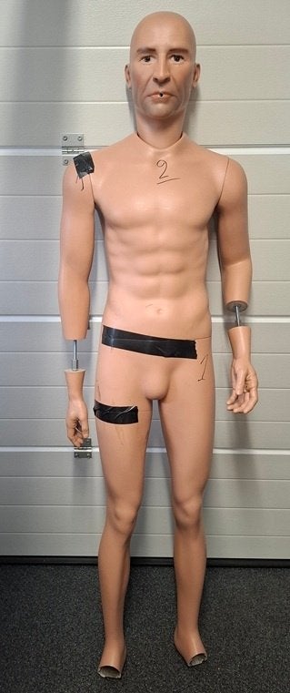 1 mannequin te koop, ideaal voor militaria look!, Verzamelen, Ophalen of Verzenden, Landmacht, Kleding of Schoenen