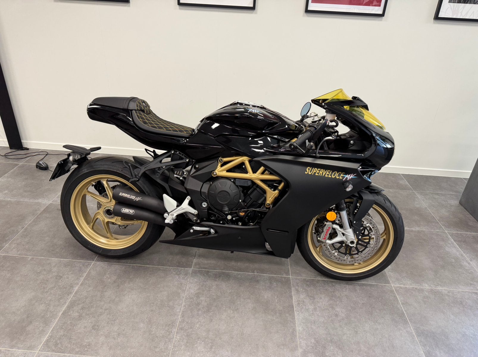 Moto, Enlèvement, Comme neuf