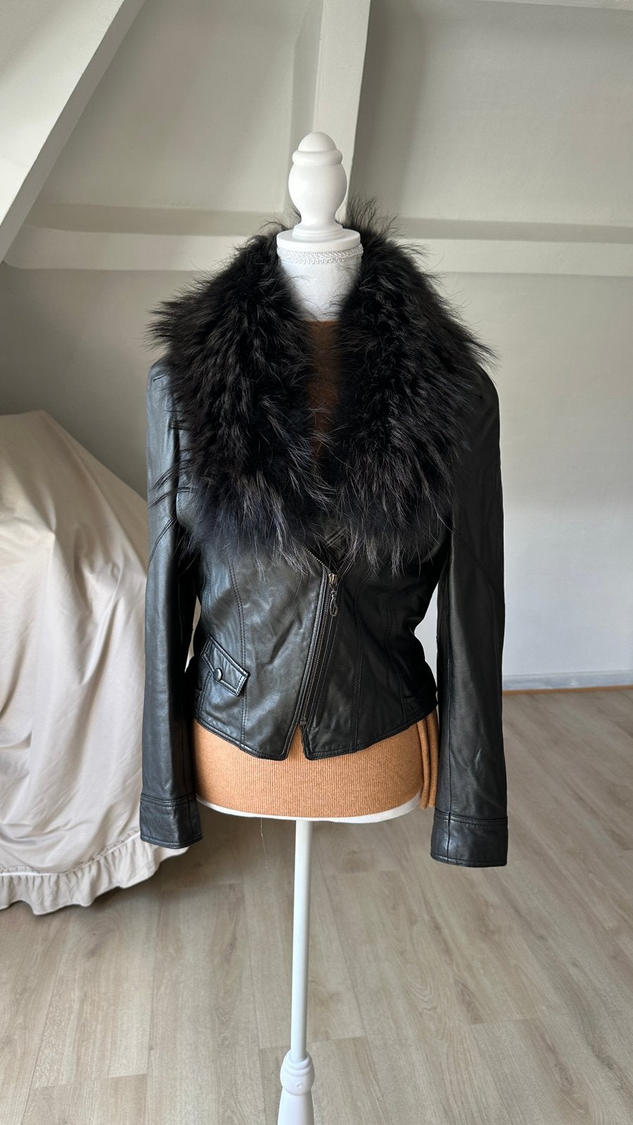 Veste en cuir avec col en fourrure, Enlèvement ou Envoi, Neuf, Taille 36 (S), Noir