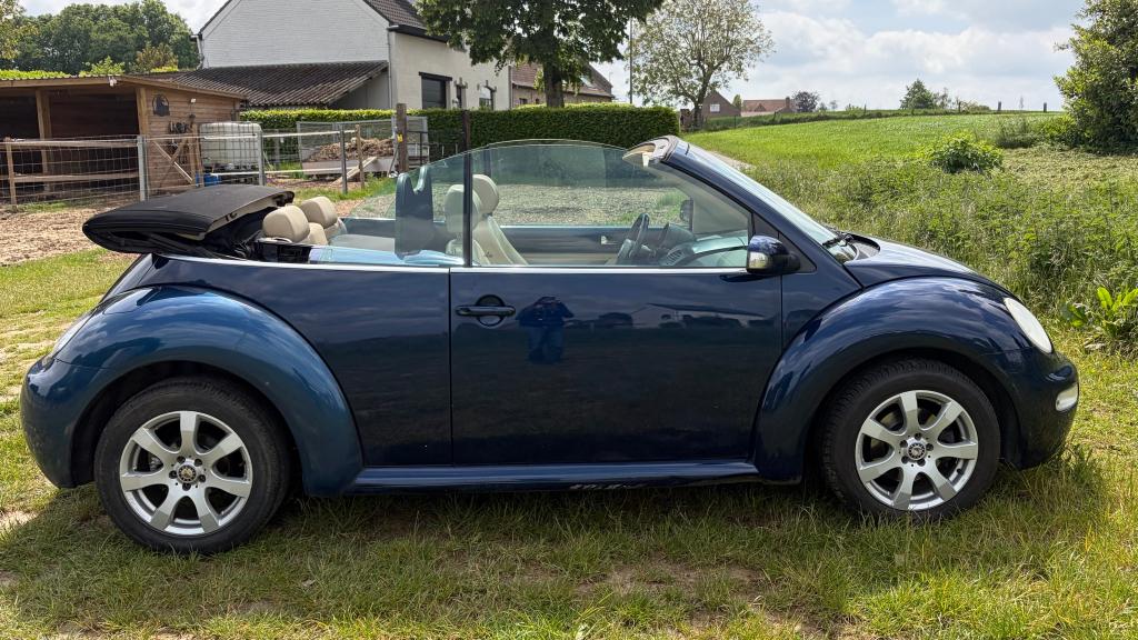 New Beetle Cabrio 2005 175000 k, Auto's, Volkswagen, Voorwielaandrijving, 4 zetels, 4 cilinders, Cabriolet