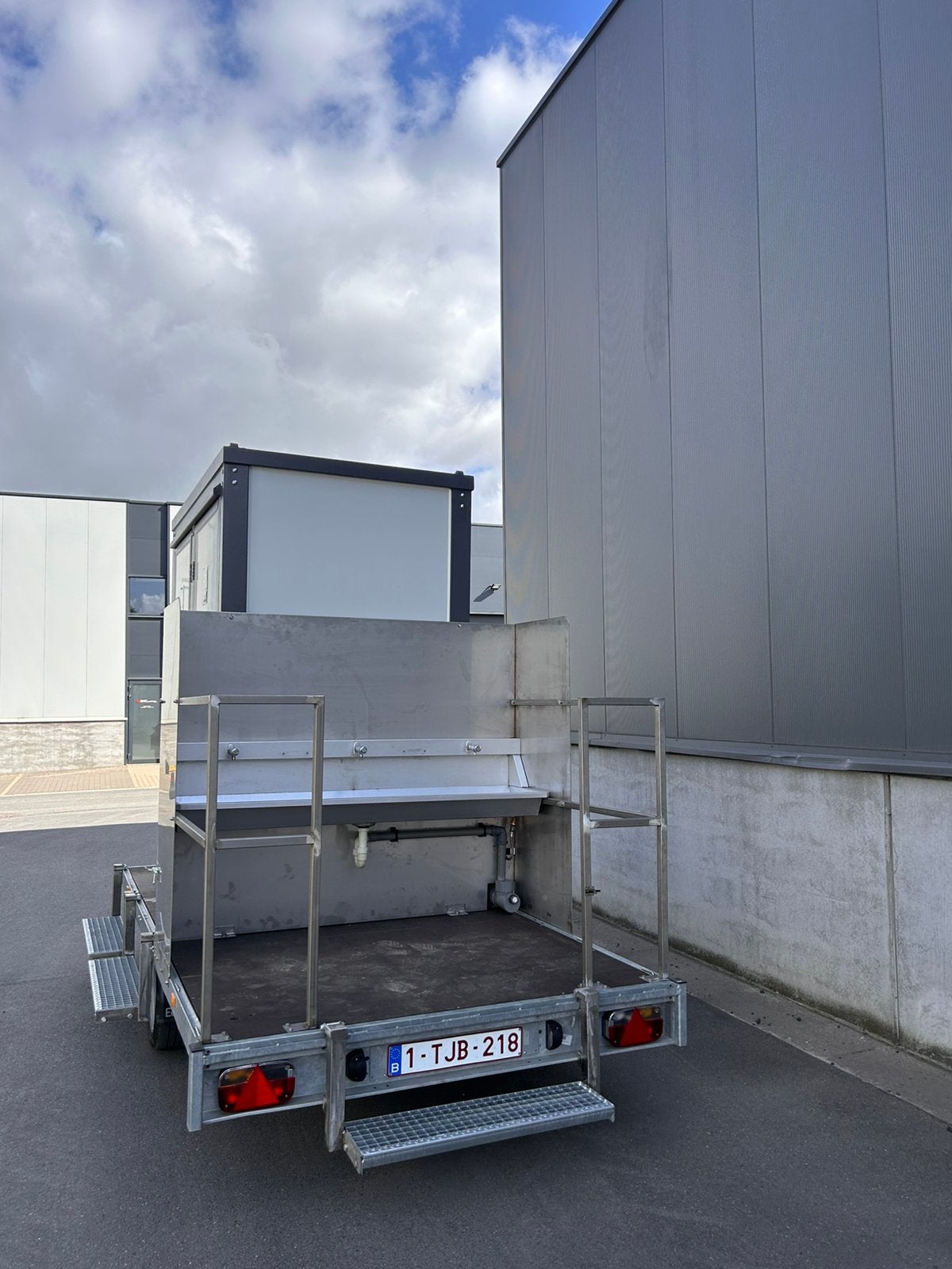TE KOOP (TOILETWAGEN), Hobby en Vrije tijd, Ophalen, Nieuw
