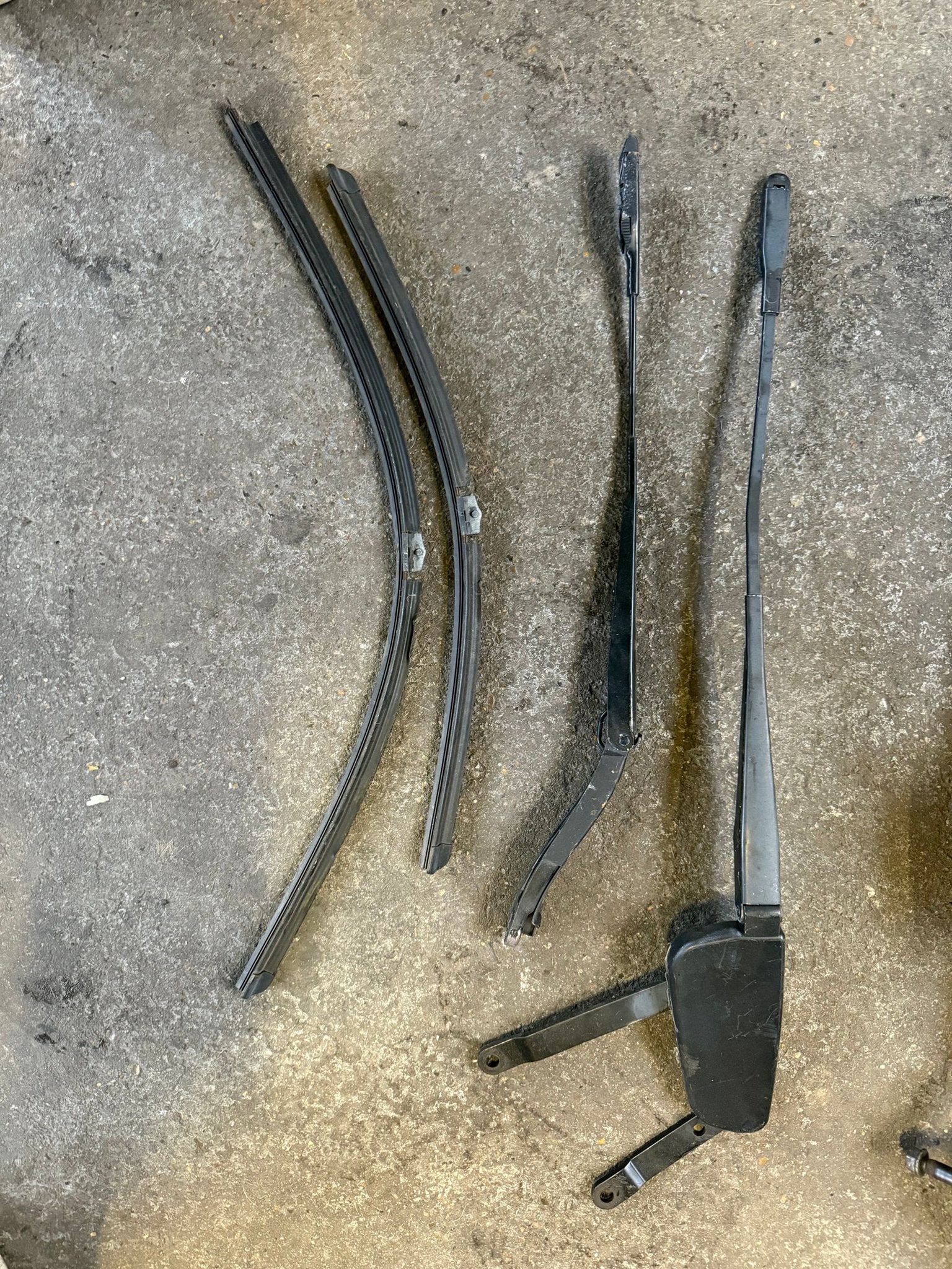 Mercedes-Benz ML ruitenwisser armen met blad A1648200640, Origine de la pièce connue, Utilisé, -, -