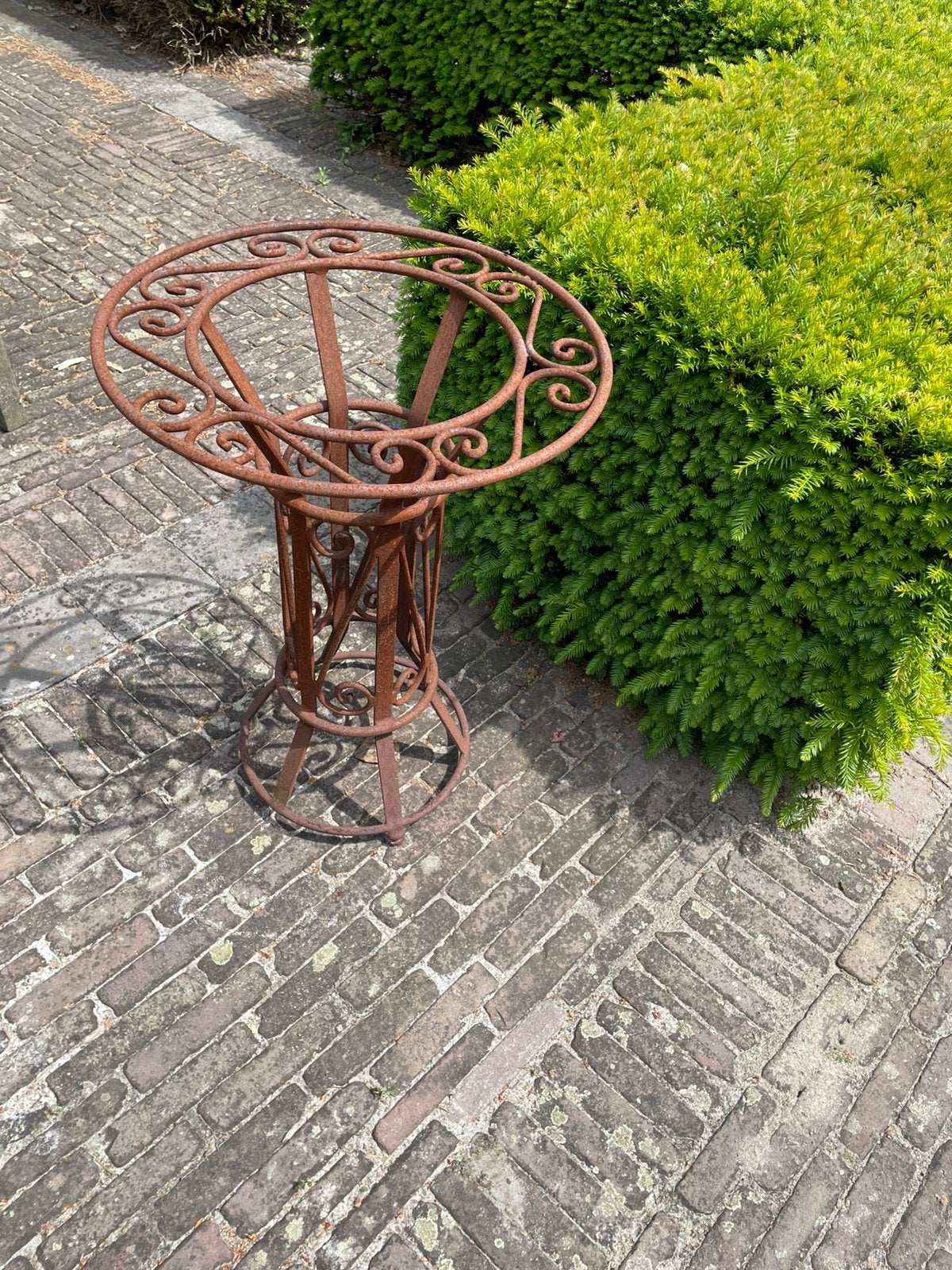 Table de table ancienne pour plantes en fonte, Enlèvement, Utilisé, Rond, Intérieur