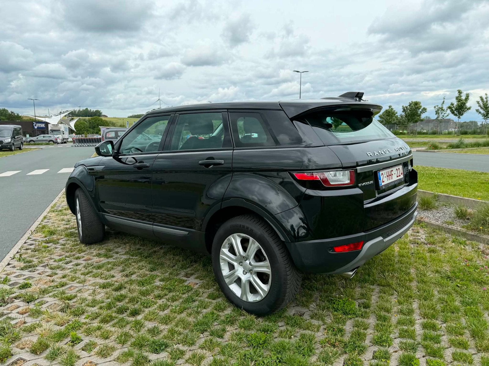 Range evogue, Entreprise, Achat