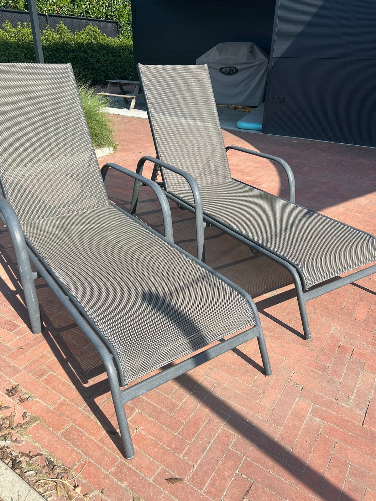 2 groene ligstoelen voor tuin – goede staat – €75 voor de 2, Jardin & Terrasse, Chaises longues, Utilisé, Enlèvement