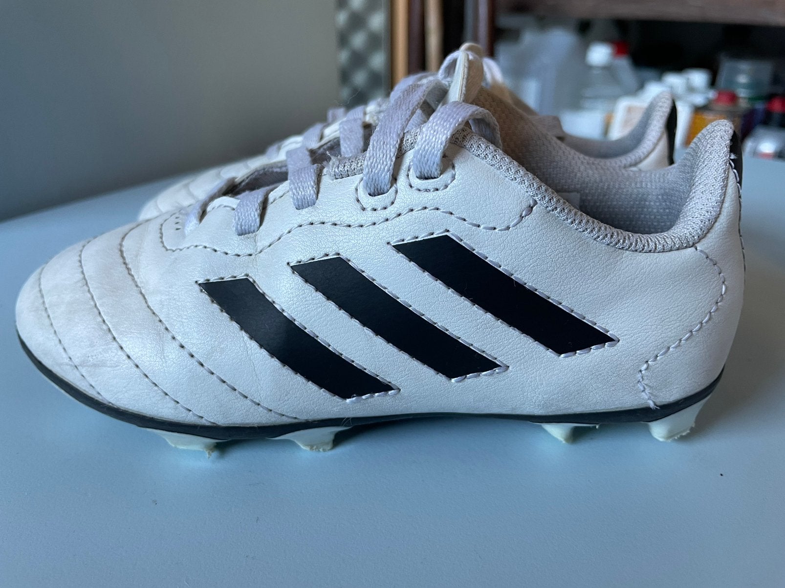 Kindervoetbalschoen adidas, Sport en Fitness, Voetbal, Ophalen, Gebruikt, Schoenen