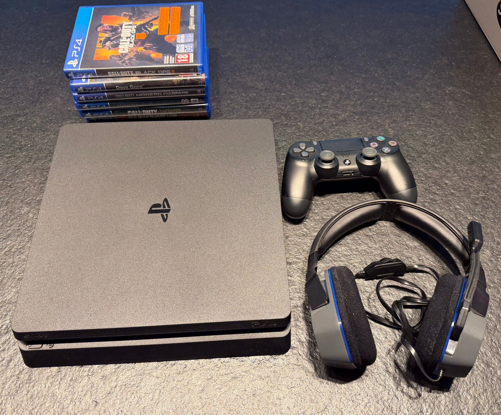 Playstation 4 - 1 controller - 6 games, Games en Spelcomputers, Spelcomputers | Sony PlayStation 4, Ophalen of Verzenden, Zo goed als nieuw