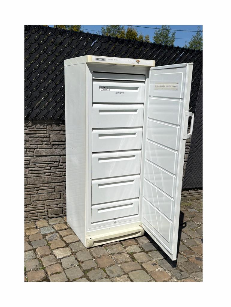 Zanussi Congélateur avec 6 tiroir 271L diepvries, Elektronische apparatuur, Vriezers en Diepvrieskisten, Gebruikt, Vrieskast, Ophalen
