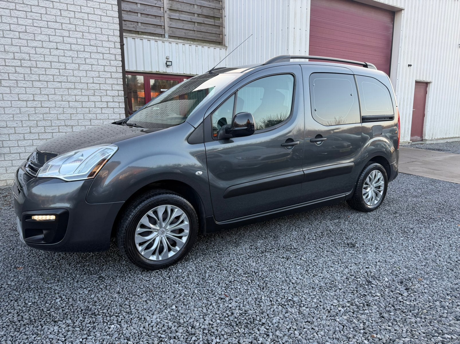 Citroen Berlingo Multispace 1.2i benzine 110 pk euro 6b 2016, Auto's, Dealer onderhouden, Monovolume, 5 deurs, 119 g/km