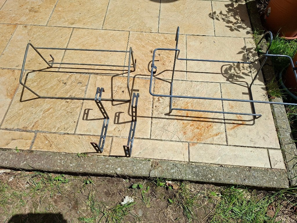 2 steunen en 2 haken voor plantenbak, Ophalen, Gebruikt, Minder dan 30 cm, Minder dan 60 cm