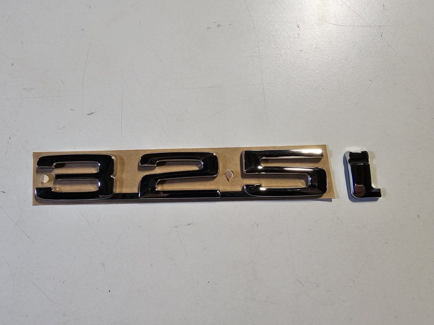 Embleem type aanduiding achterklep nieuw BMW 3 serie E30 325, Auto-onderdelen, -, -, Nieuw, Ophalen of Verzenden