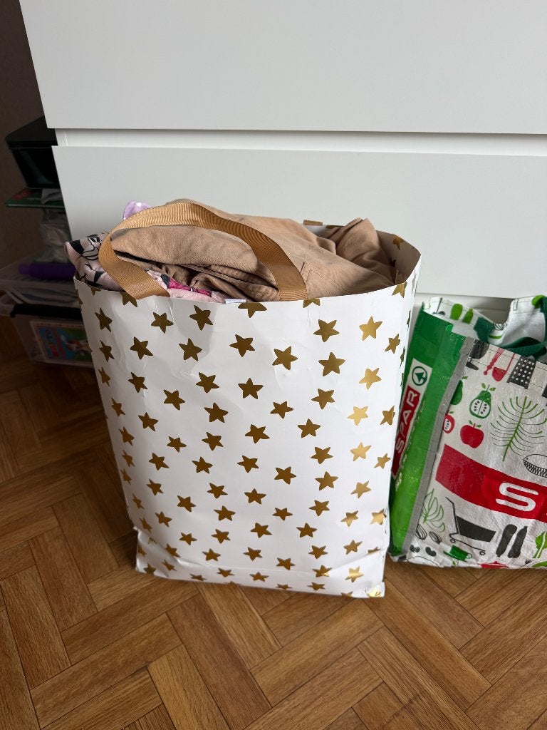 Meisjes kleding maat 134 + speelgoed, Enlèvement, Utilisé, Fille
