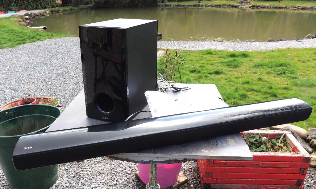 Barre son et powerful bass LG 120 watt, Enlèvement, Comme neuf