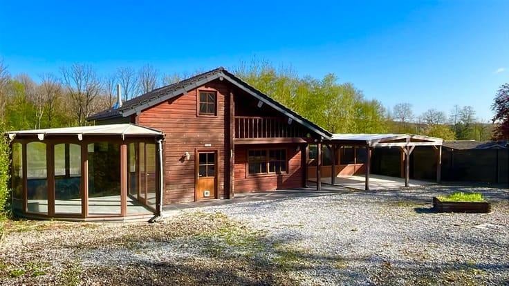 Charmant chalet sur 76 ares avec étang et fruitiers à Roly, Immo, Provincie Henegouwen, Tot 200 m², 2 kamers, Vrijstaande woning