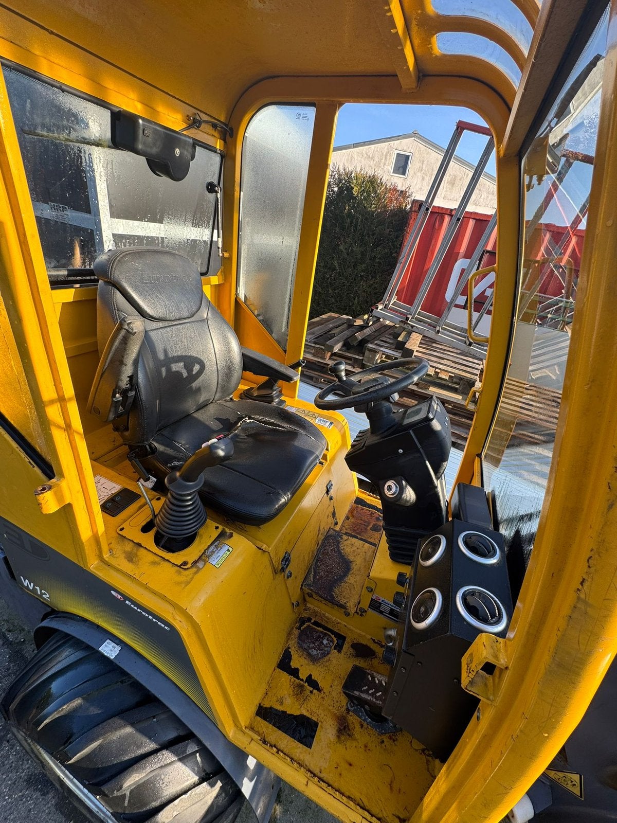 Eurotrac w12, Enlèvement