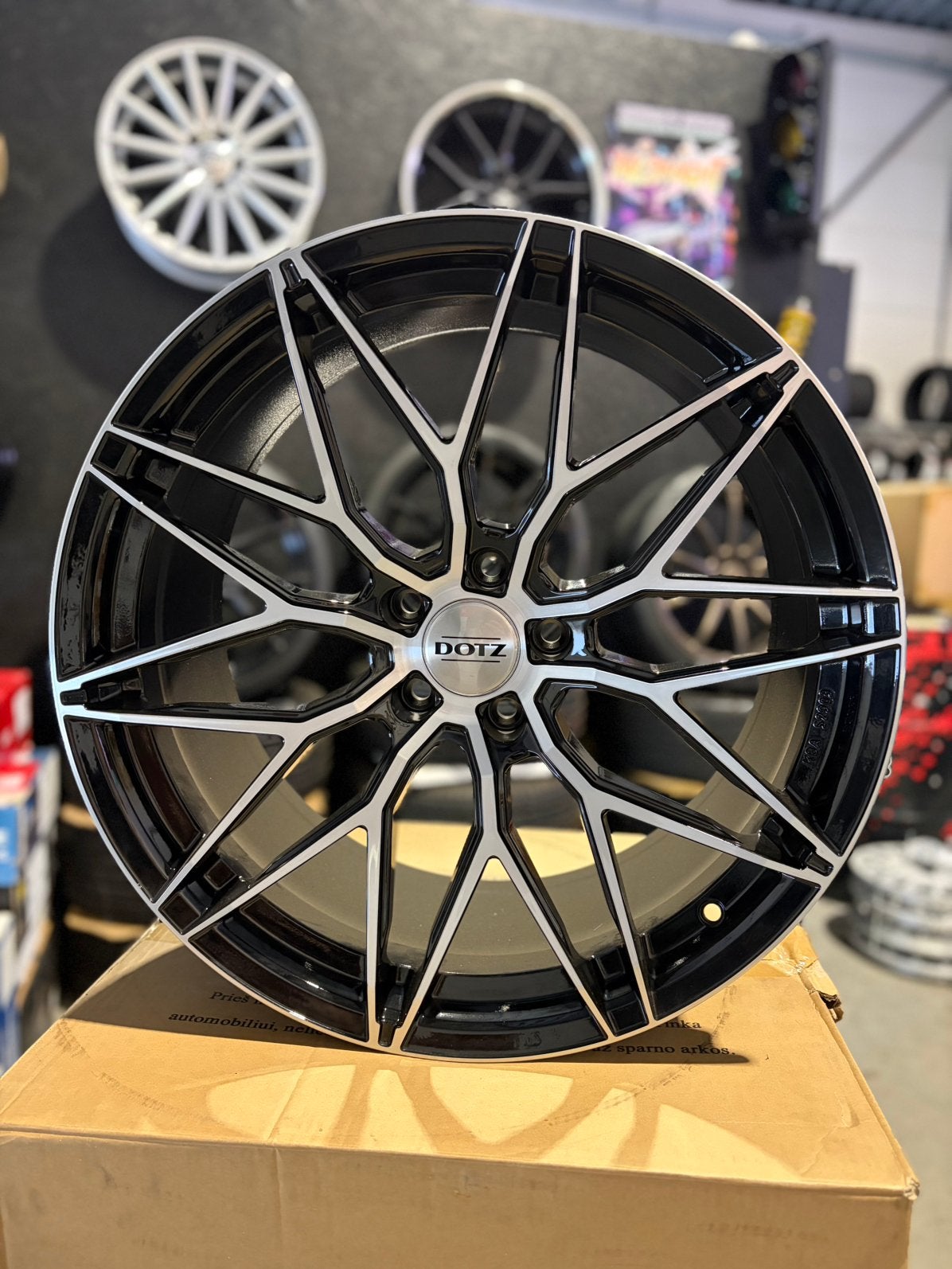 20” dotz suzuka gloss black/polished front, Ophalen
