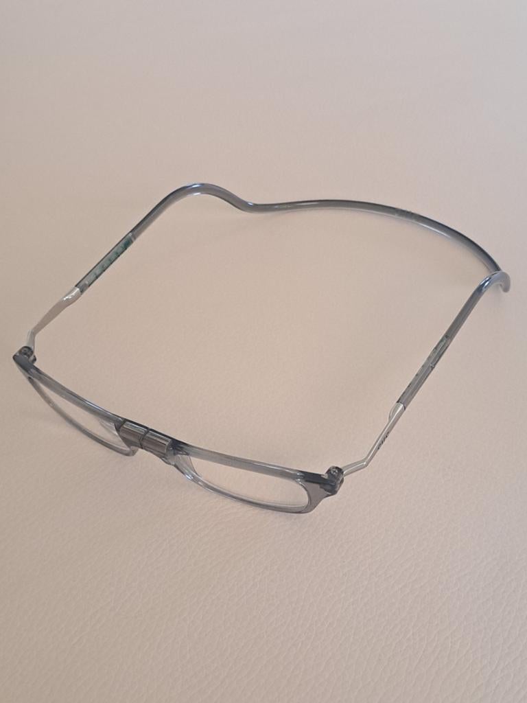 Leesbril CLIC, Handtassen en Accessoires, Kettingen, Ophalen of Verzenden, Grijs
