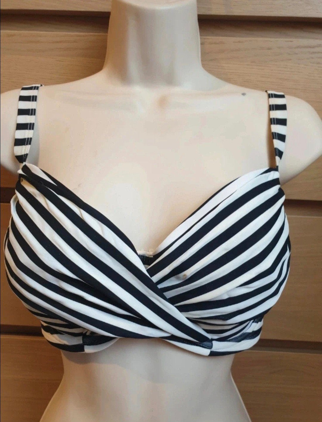 Roxy L zwarte bikinitop met walvisschelp en witte strepen, Kleding | Dames, Badmode en Zwemkleding, Wit, Ophalen of Verzenden
