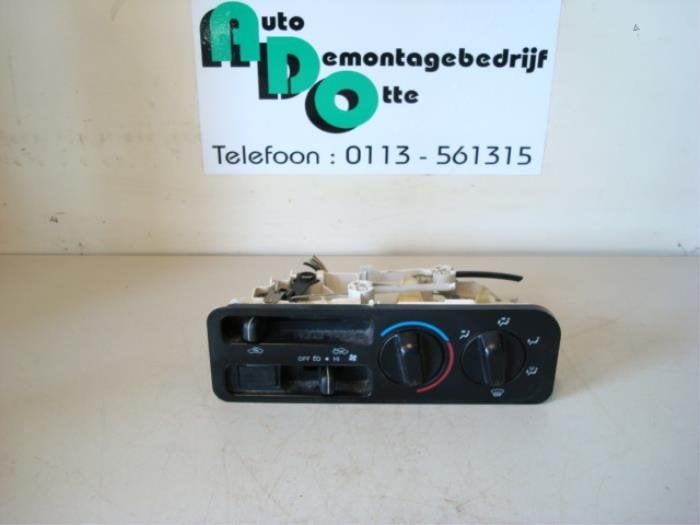Panneau de commandes chauffage d'un Toyota Starlet (Starlet, Autos : Pièces & Accessoires, Tableau de bord & Interrupteurs, Toyota
