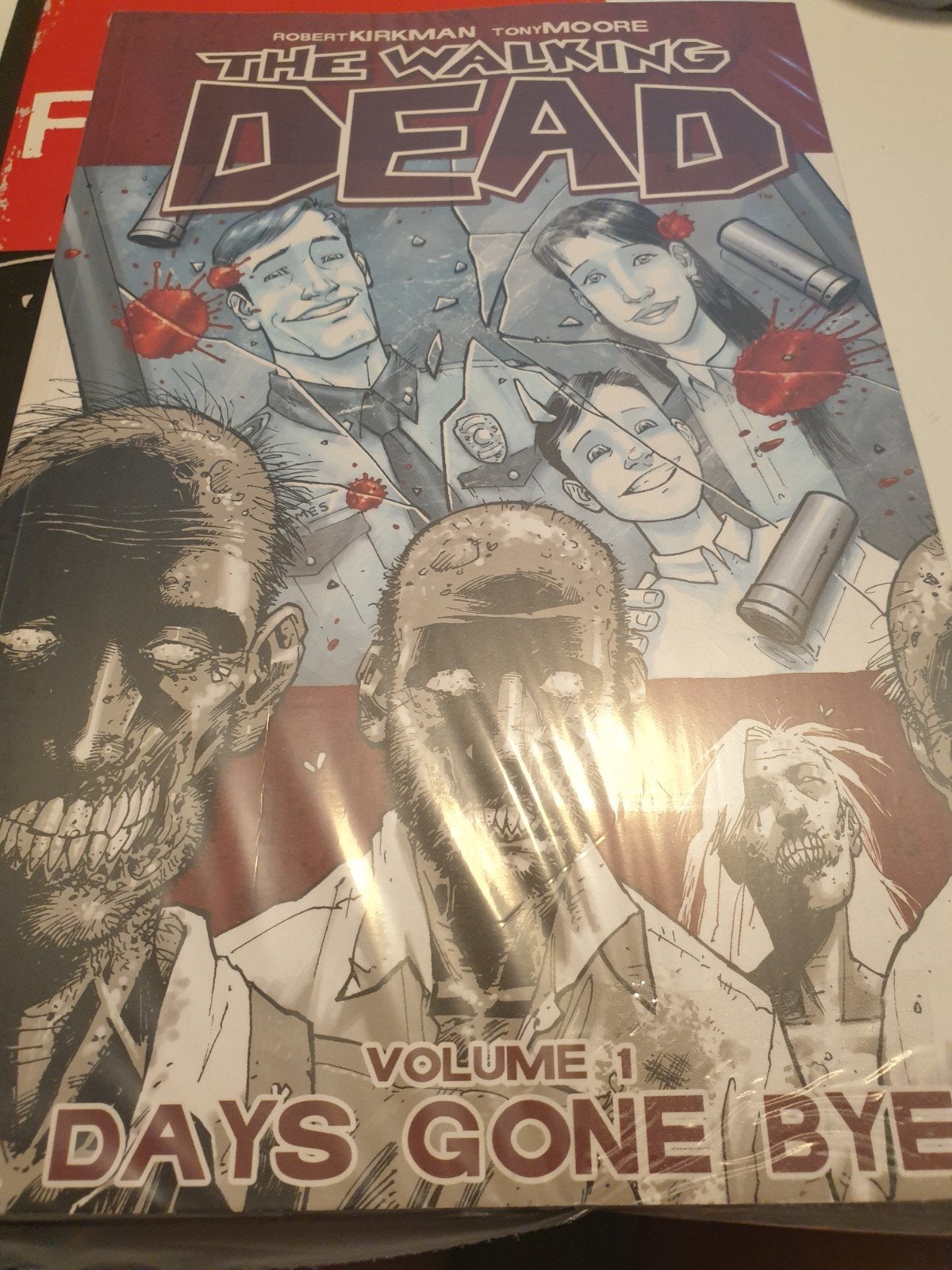 the walking dead volume 1-3 Kirkman Moore Engelstalig, Amerika, Robert kirkman, Ophalen of Verzenden, Zo goed als nieuw
