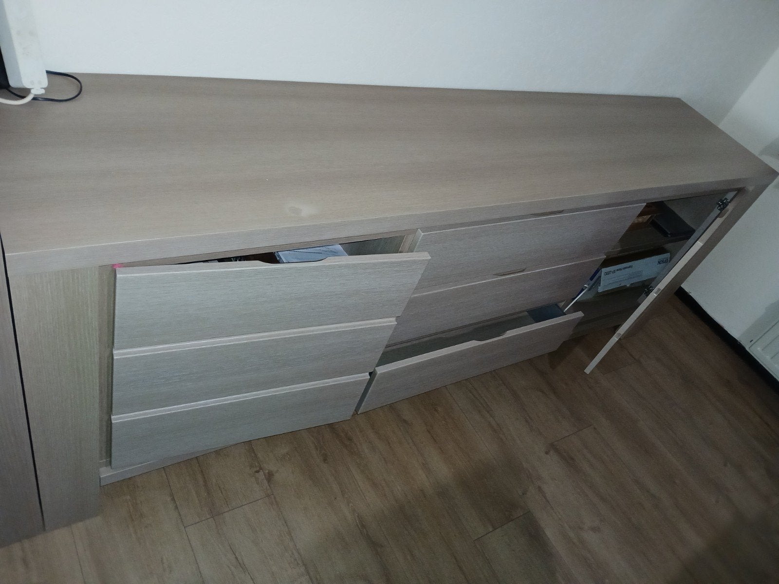 armoire dans la salle à manger, Enlèvement