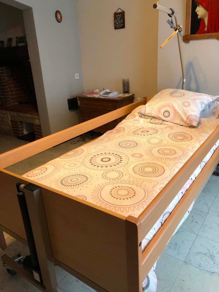Elektrisch zorgbed met matras, Diversen, Ophalen, Gebruikt