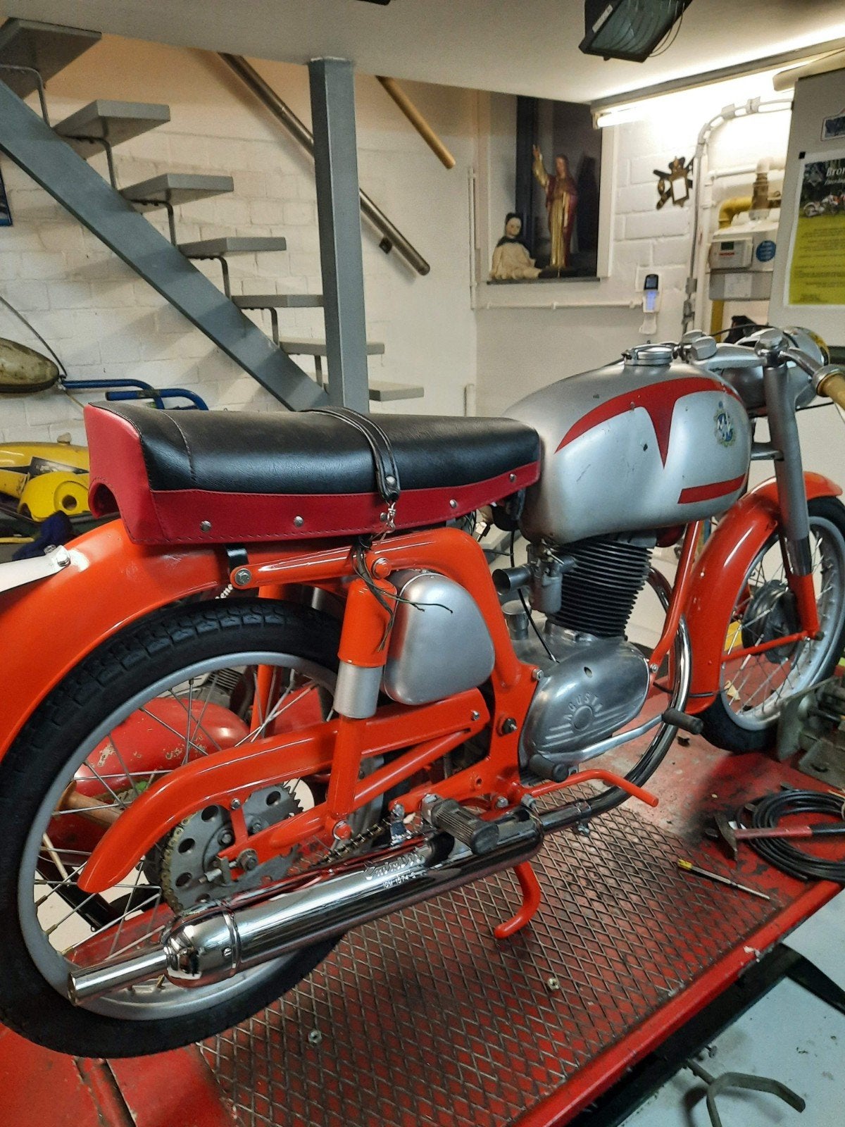 MV Agusta 98 Checca gerestaureerd 60'
