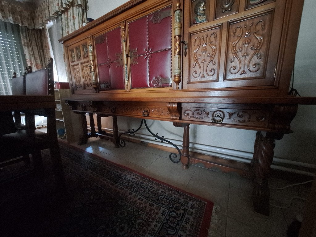 Eetkamer,65 jaar oud,massief eik.In zeer goede staat., Ophalen