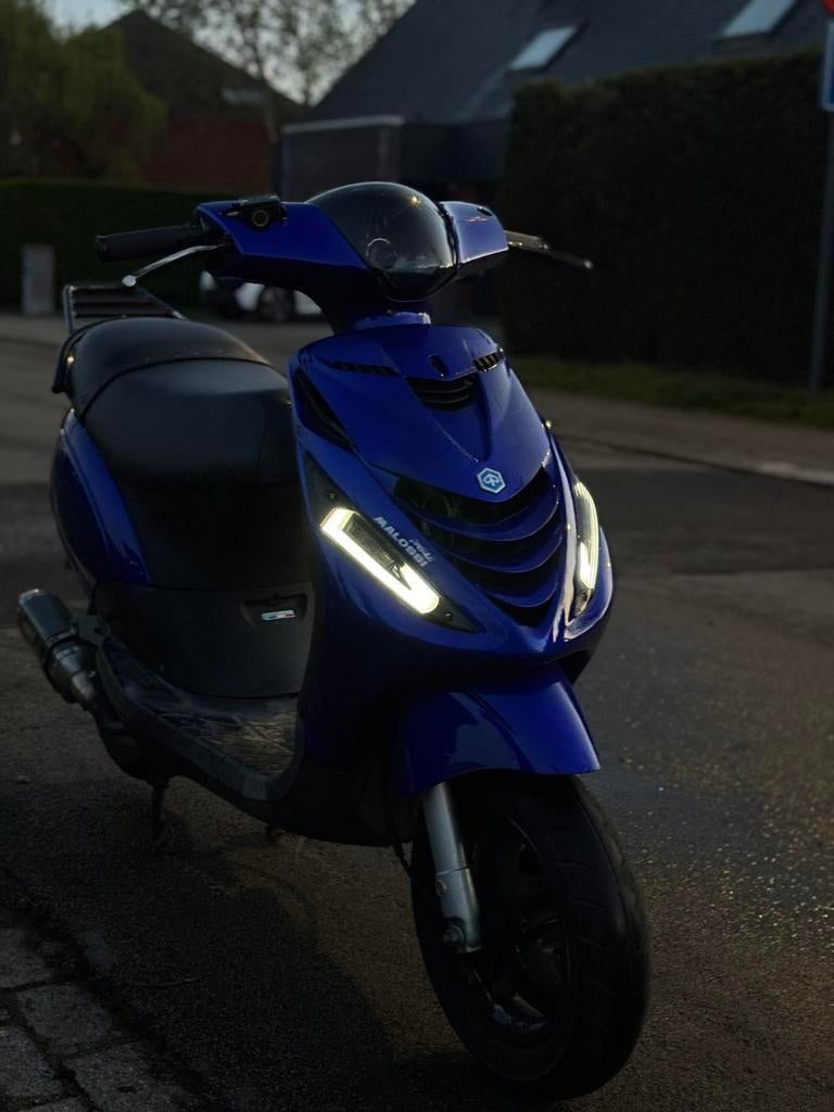 Zip piaggio 4t candy blue, Fietsen en Brommers, Ophalen, Zip, Klasse A (25 km/u), Zo goed als nieuw