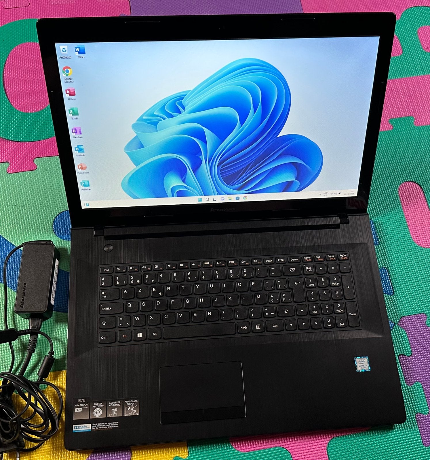 Mooie 17.3”Lenovo/ i3-5005U/8gb ram/128gb ssd/Win 11/Office/, Computers en Software, Laptop-opladers, Ophalen, Zo goed als nieuw