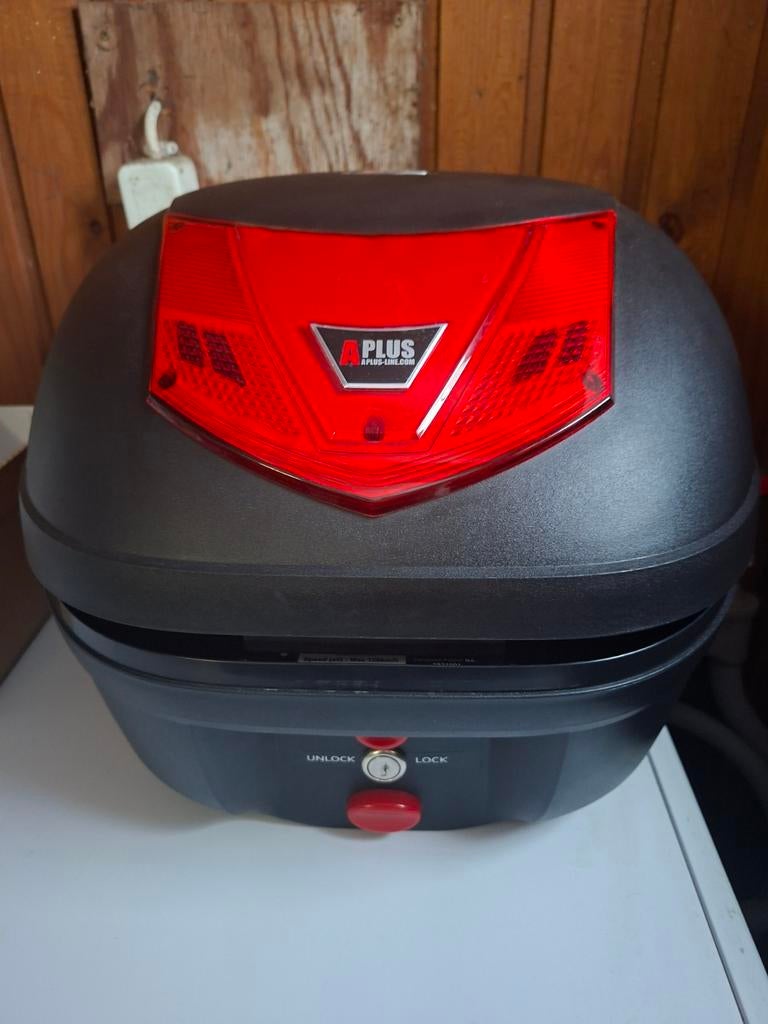 Topcase 28L, Motoren, Ophalen