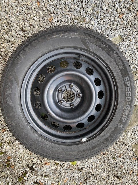 4 pneus hiver sur jantes (215/65 R17), Enlèvement, Utilisé, Pneus hiver, 215 mm