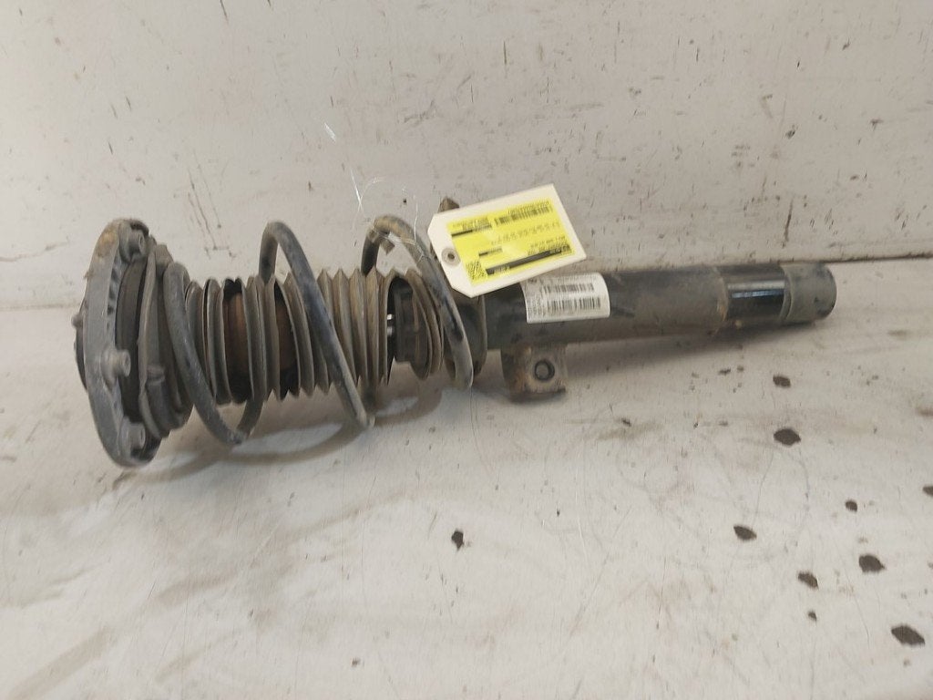AMORTISSEUR OU ABSORBEUR DE CHOC AVANT GAUCHE 3 serie (F30), Utilisé, BMW, Petuelring 130
80809  München, DE, Bayerische Motoren Werke AG