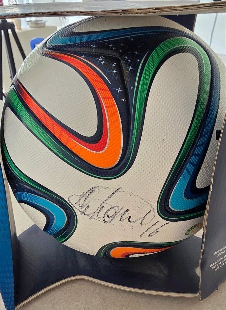 WK BRAZUCA GETEKEND ALDERWERELD EN ANDERE ADIDAS MATCHBAL, Sport en Fitness, Ophalen