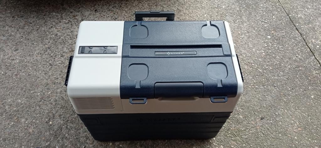 Frigo box xl jamais utilisé grande capacité avec sont moteu, Enlèvement